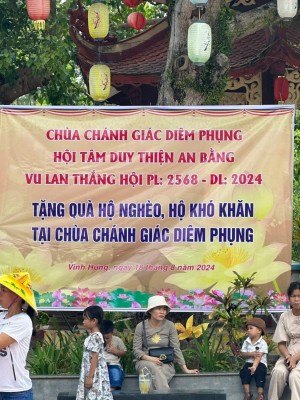 Phát quà cho bà con tại Chùa Chánh Giác Diêm Phụng(Vu Lan báo hiếu 18/8/2024)