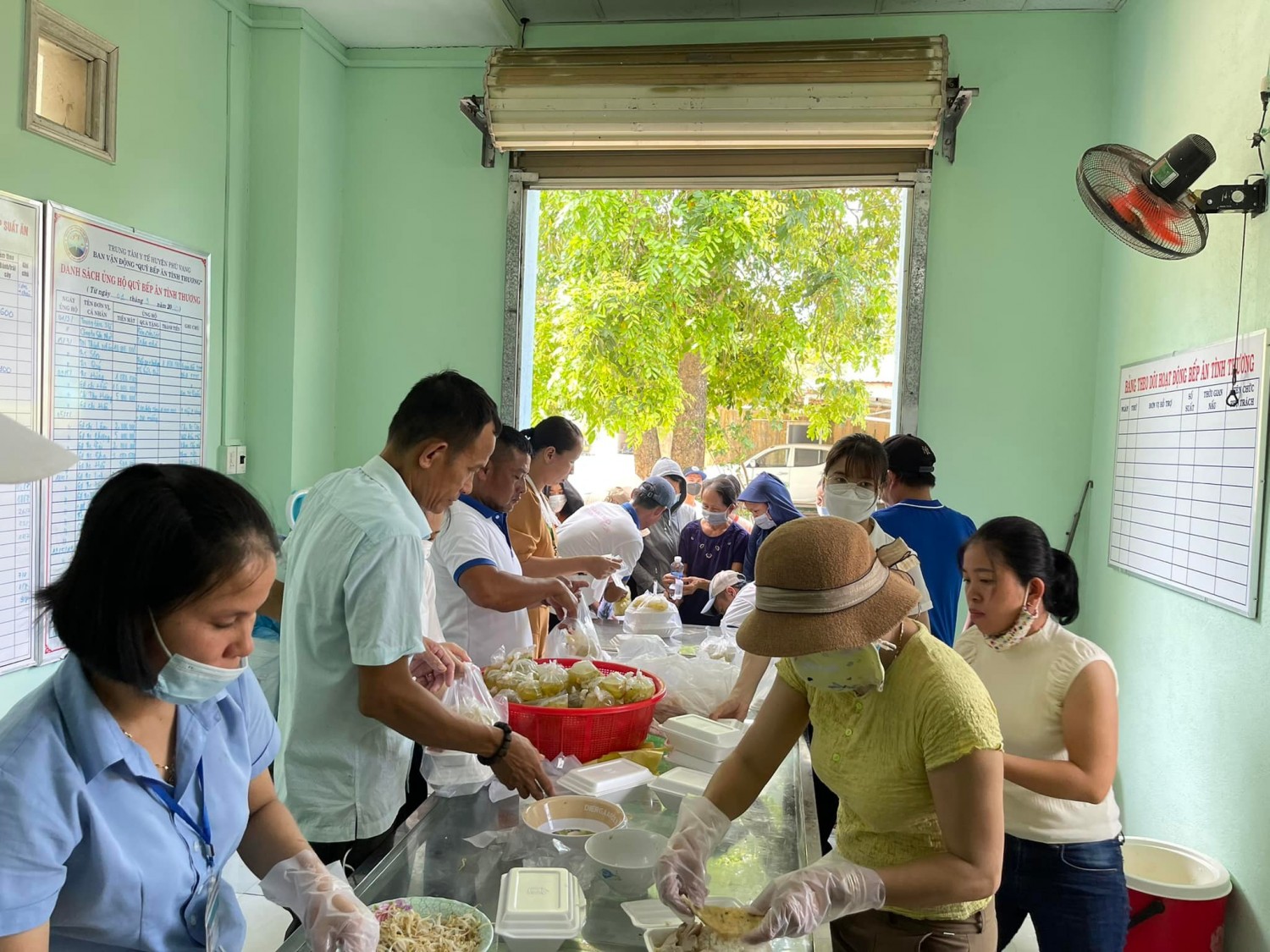 Phát cơm bệnh nhân nghèo Huyện Phú Vang(Lần 37)