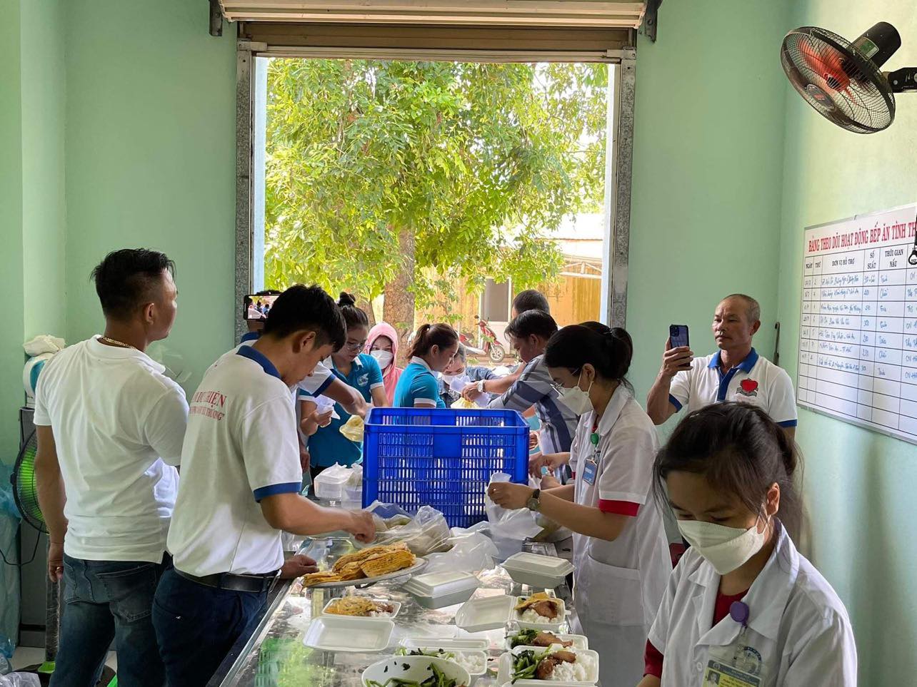 Phát cơm bệnh nhân nghèo Huyện Phú Vang(Lần 38)